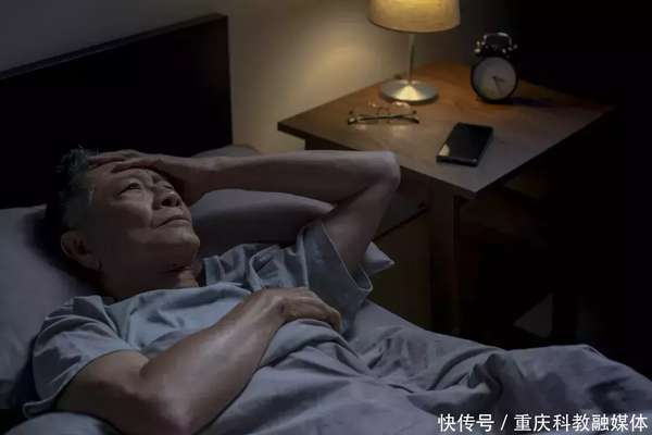 血管堵塞一直睡觉好吗(再这样睡觉，血管就快“堵死”了，尤其老人，冬天睡觉时要牢记4点)