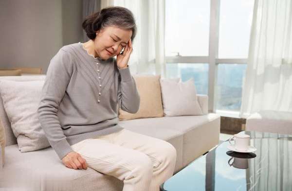 老人一吹风就感冒是怎么回事(老年人一吹风就感冒？65岁后常吃3种菜，或增强免疫力)