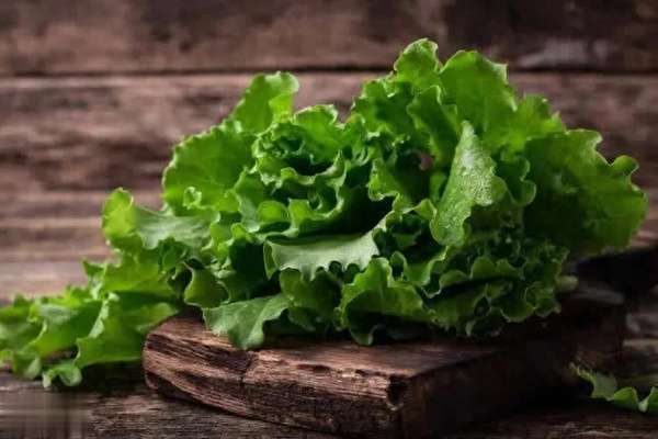 给年轻人善意提个醒(给老年人提个醒：嘴别太贪，多吃这几种食物或进医院！)