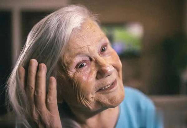 右边白头发突然增多是什么原因(白头发突然增多是老了吗医生称可能缺乏几种营养)