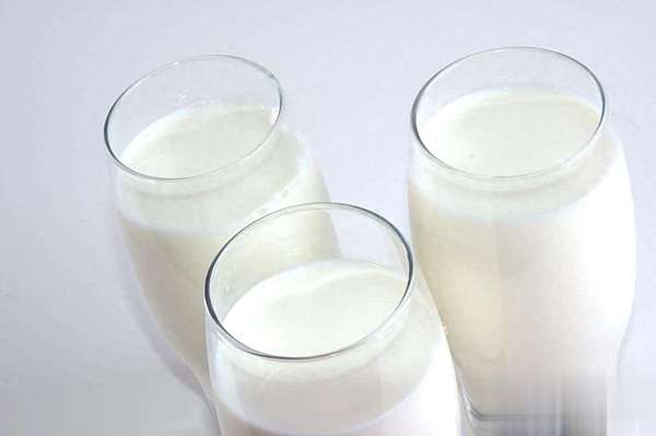 早餐为什么不建议吃面包(早餐为啥不建议吃面包？医生：不止面包，这9物尽量少吃)