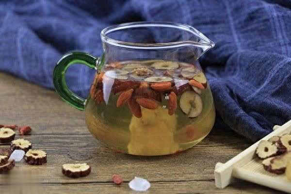 什么水好用抗老(喝对这10种“抗老水”，轻松比同龄人显小)