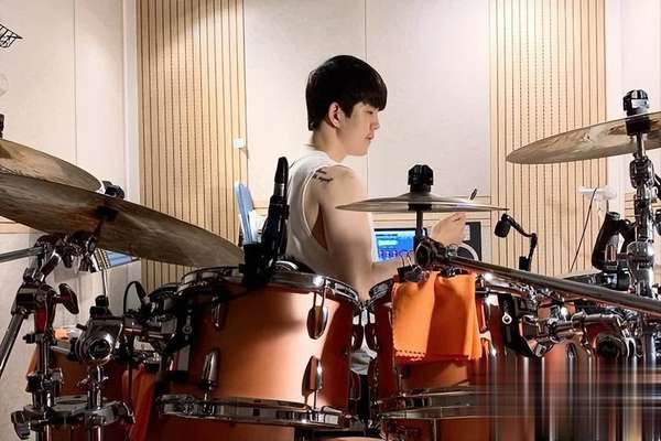 胖子成功逆袭！从200斤练出8块腹肌，被称“韩国彭于晏”