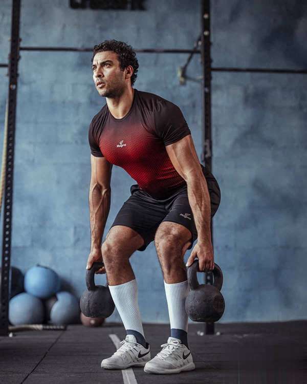 让人又爱又恨的深蹲(深蹲：让人又爱又恨，男人尤其该天天做！)