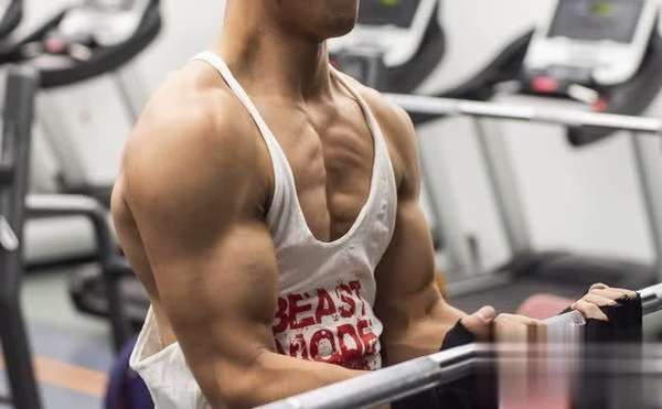 徒手健身8个黄金动作，小白也能练出强健体魄！