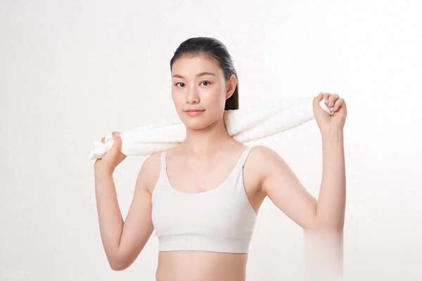 宝妈亲测省钱灶具神器(宝妈亲测！晚餐后在客厅用器械练4个瑜伽垫动作，练出“女团腿”)