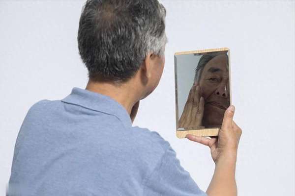 肝脏衰竭眼睛症状(肝脏衰竭脸部有信号？医生：脸上4种异常或是肝在“求救”)