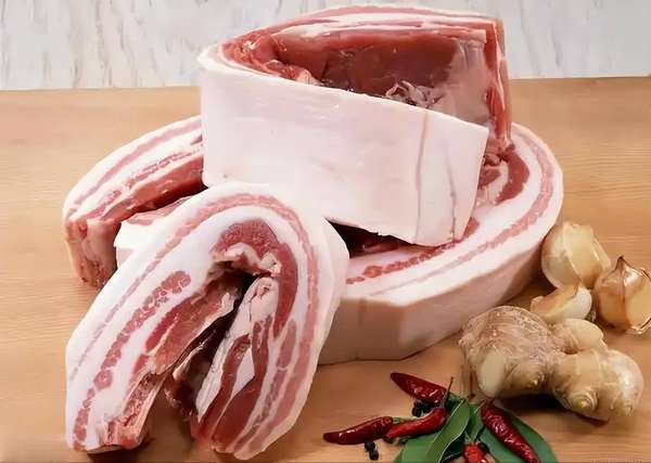 高血脂都是吃出来的病吗(高血脂是“喂”出来的？医生：每天吃这3物，血脂或失控)