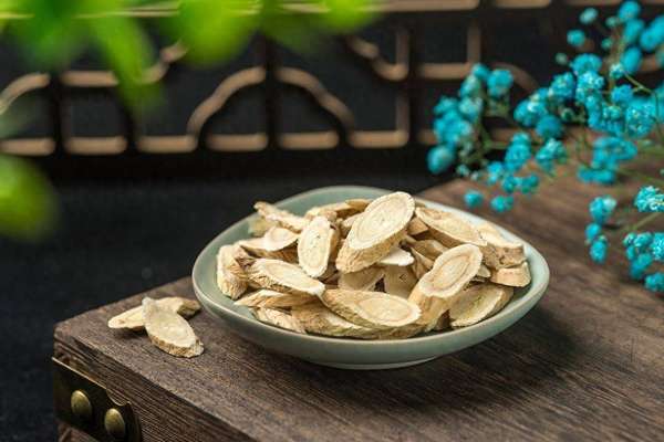 小寒黄芪吃法(小寒后，黄芪和它一起吃，暖肾还活血，对心脑血管很不错！)