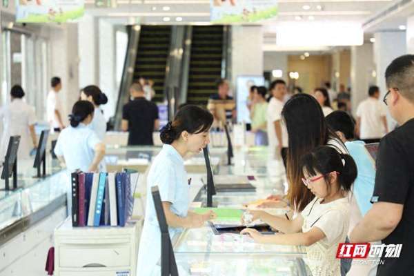 护眼要求比较高选什么手机(护眼要认“真”！“高性价比”离焦镜正在偷走孩子的视力……)