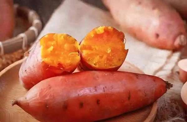 红薯是通便还是胀气(红薯是胃胀“推手”吗？医生：不想肠胃闹别扭，5物别再吃)