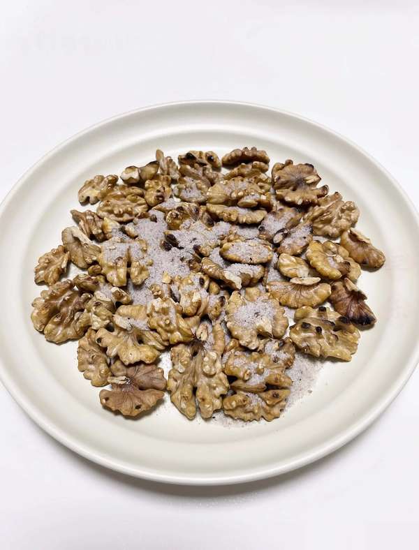 中老年人不差钱吃什么(家里不差钱，建议中老年人常备这3款零食，胜保健品8倍！)