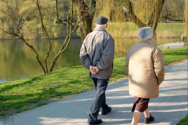 医生告诉我有血栓风险是什么意思(医生直言：血栓患者背后多半有3个误区，人不会无故得血栓)