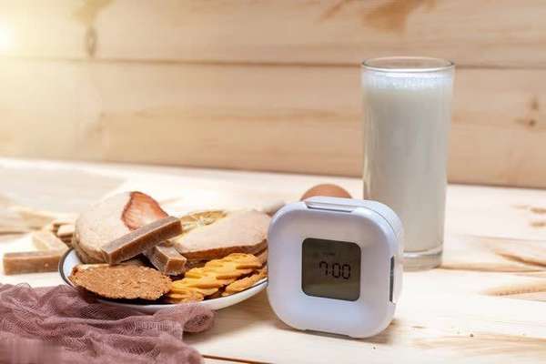 早上九点过吃早餐是不是太晚了(早上九点吃早餐错了？65岁后早餐尽量做到这4点，医生建议！)