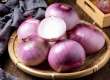 中老年人远离洋葱？医生忠告：这几物别轻易吃，否则易进医院