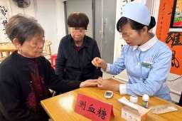 糖尿病老人半夜1、2点总醒，或暗示5个并发症，别大意